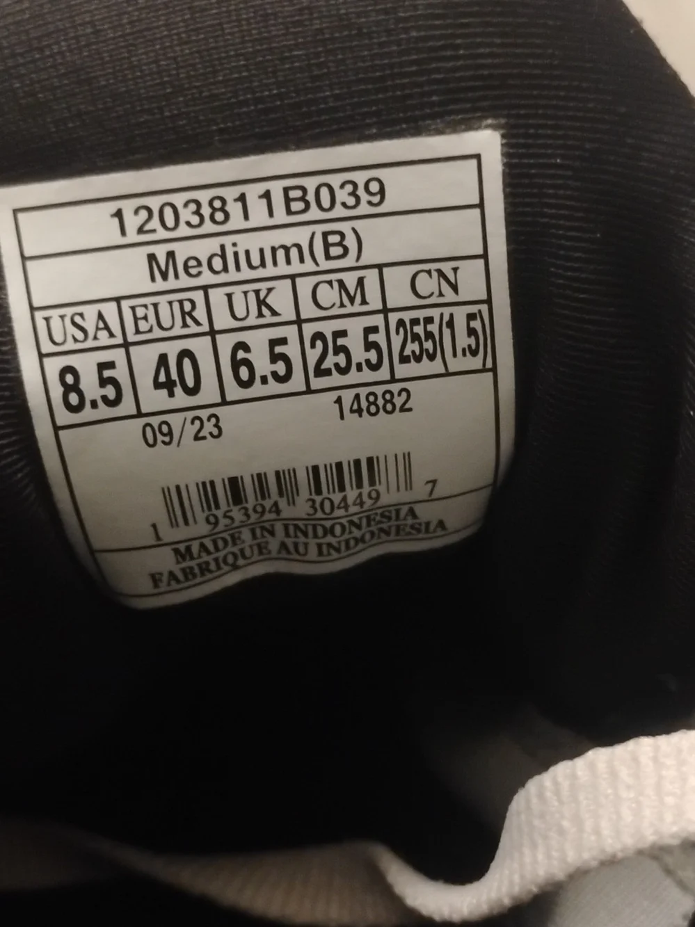 Brooks Adrenaline GTS Athletic Shoes in Light Gray and Black